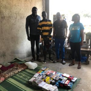 Projet PPEMCI AEJTCI/UNICEF : remise de kits de réinsertion à une migrant